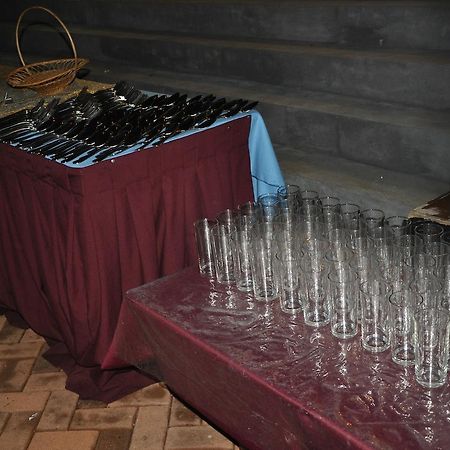 Gunners' Club - Minneriya Buitenkant foto